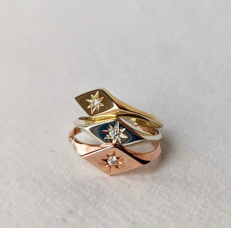 KITE SIGNET DIAMOND RING