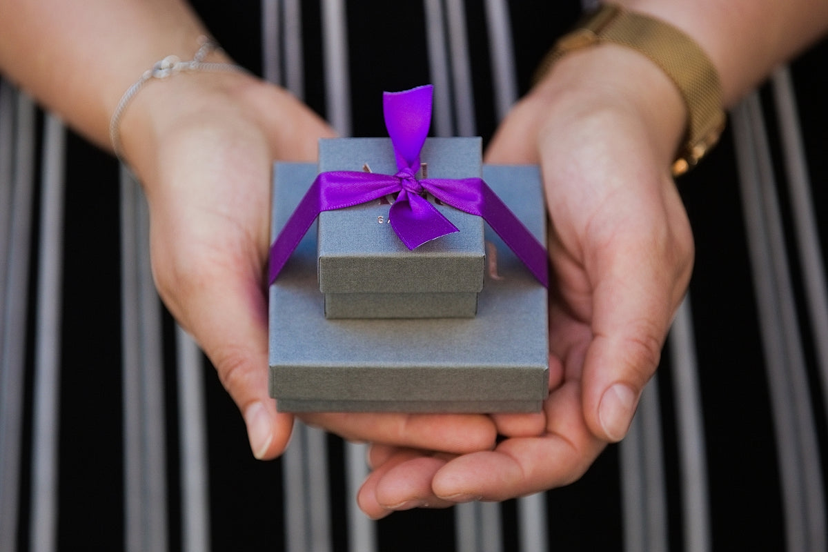 give-the-perfect-gift-bespoke-and-contemporary-handmade-jewellery-gift-wrapped-by-ada-gallery