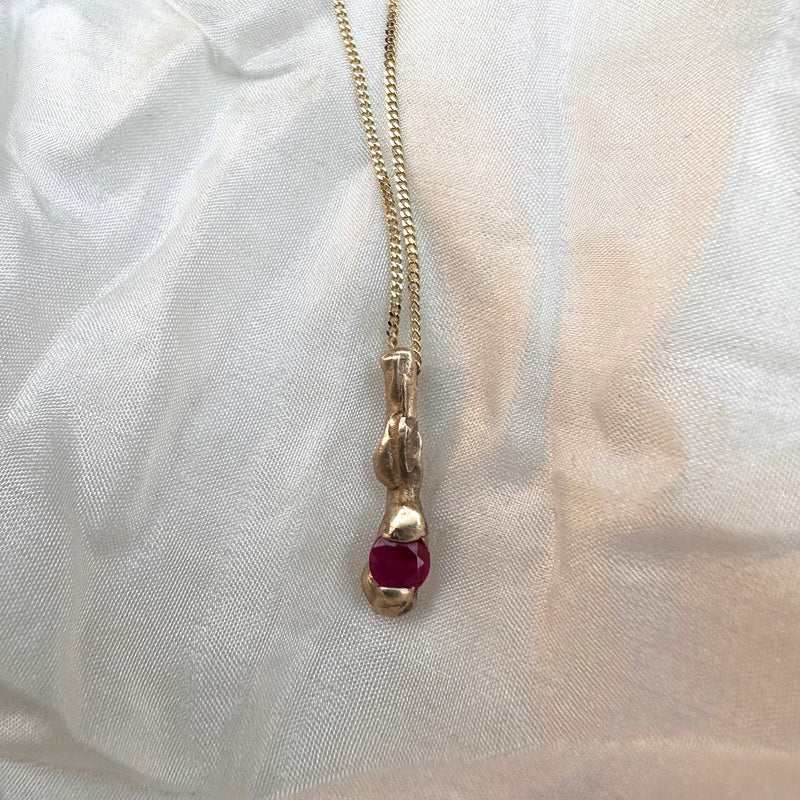 Cave 9ct Yellow Gold 4mm Round Pink Ruby Treasure Slim Bar Pendant Necklace