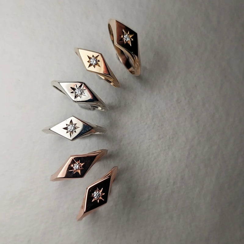 KITE SIGNET DIAMOND RING