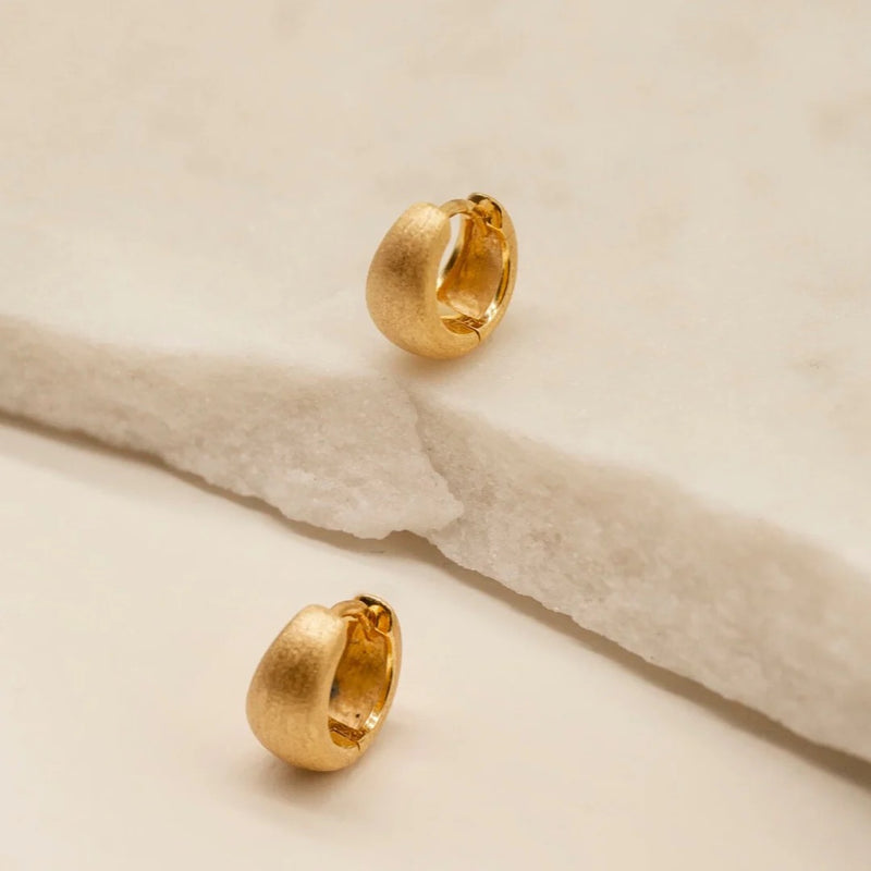 BRUSHED GOLD CHUNKY HUGGIE HOOPS