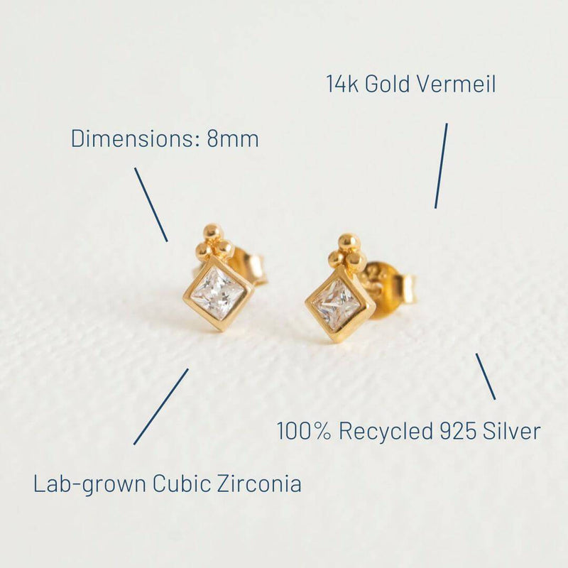 SPARKLY DIAMOND-SHAPED GOLD MINI STUD EARRINGS