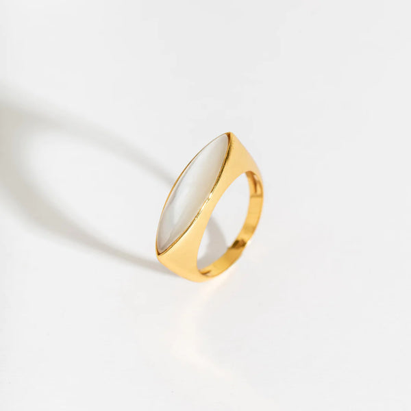 MOTHER OF PEARL GOLD VERMEIL COCKTAIL RING
