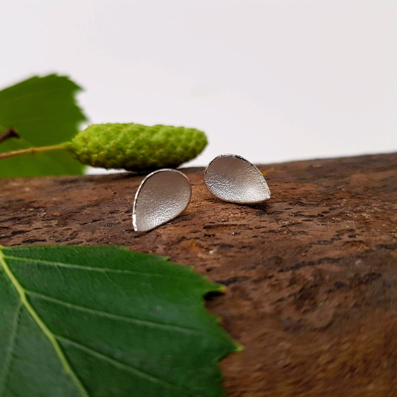 Tiny Plain Pyrus Earrings - Silver